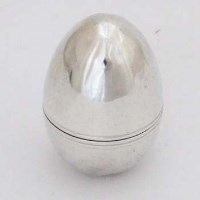 Lot 396 - George III silver egg-shaped nutmeg grater