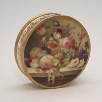 Lot 101 - Porcelain lidded box possibly Derby.