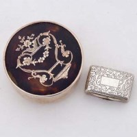 Lot 258 - Small silver vinaigrette and a silver and tortoiseshell box (2).