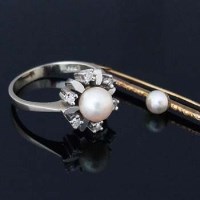 Lot 299 - Pearl & Diamond cluster ring and a pearl brooch.