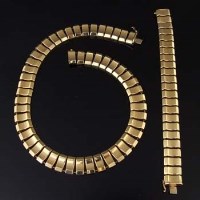 Lot 302 - 18ct gold necklace and matching bracelet composed