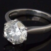 Lot 313 - Single stone diamond ring