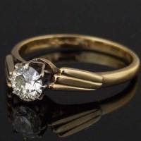 Lot 330 - Single stone diamond ring in 18ct gold