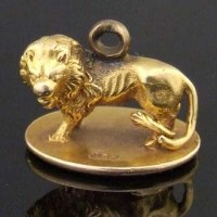 Lot 335 - 15ct gold cast lion seal fob.