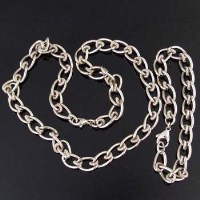 Lot 354 - 18ct gold chain necklace and matching bracelet 124.5g.