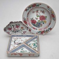 Lot 118 - Chinese spoon tray, dish and square dish set.