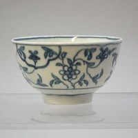 Lot 131 - Worcester teabowl with unrecorded pattern circa 1770