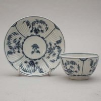 Lot 135 - Worcester teabowl and saucer of ribbed form painted with the Immortelle pattern