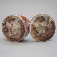 Lot 150 - Pearl ware lidded box.