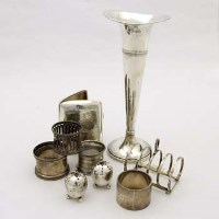 Lot 275 - 4 napkin rings; cigarette case; vase; toast rack; pair of globular peppers.