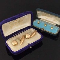 Lot 294 - Pair 15ct gold heart-shaped cufflinks and 3 18ct studs.