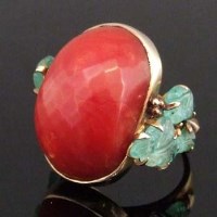 Lot 298 - 18ct gold ring set with coral and jade