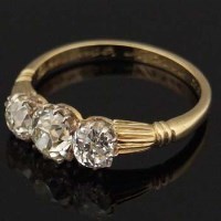 Lot 322 - Three-stone diamond ring.