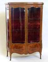 Lot 733 - French kingwood vitrine