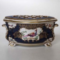 Lot 121 - Booths Bough pot.