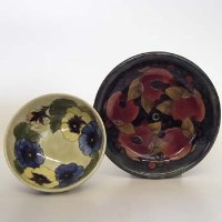 Lot 166 - Moorcroft pommegranate cake stand (no pewter