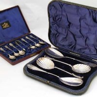 Lot 205 - Cased pair silver spoons and 2 E.P. spoons; cased silver teaspoons.