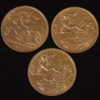 Lot 233 - Three George V half-sovereigns, 1911, 1913, 1914.