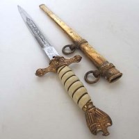 Lot 35 - German WW2 Navy officers dagger