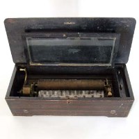 Lot 50 - 8 air music box (mandolin box).