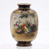 Lot 100 - Japanese Miniature vase