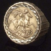 Lot 290 - 1910 gold sovereign ring in 9ct gold mount, 16.8g