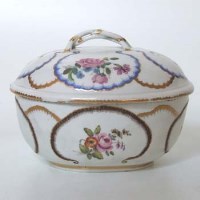 Lot 573 - French Sevres type powder bowl and cover
