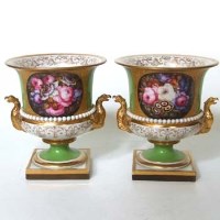 Lot 583 - Pair of flight barr and barr vases