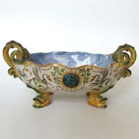 Lot 606 - Cantagalli footed bowl.