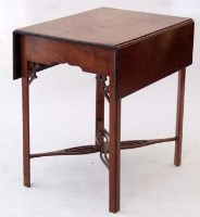 Lot 767 - Small occasional table