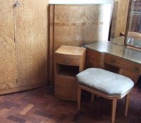 Lot 771 - Birds eye maple veneered bedroom suite