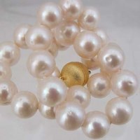 Lot 340 - Freshwater pearl necklace on magnetic silver