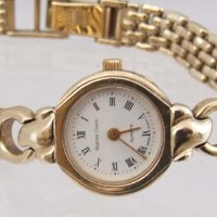 Lot 367 - Beuche Girod lady's quartz 9ct gold wristwatch