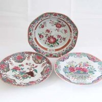 Lot 465 - Octagonal famille rose plate, Qianlong period