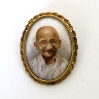 Lot 542 - Limoges brooch depicting Gandhi
