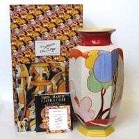 Lot 595 - Wedgwood Clarice Cliff vase