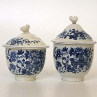 Lot 532 - Worcester and a Caughley fence pattern sucriers