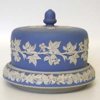 Lot 567 - Jasper stilton dish and cover