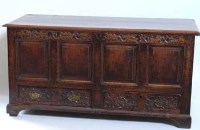 Lot 675 - Oak blanket chest