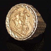 Lot 289 - Sovereign ring, (Edward VII) in nine carat gold