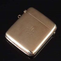 Lot 293 - Nine carat gold vestas case.