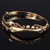 Lot 295 - Nine carat gold hinged bangle.