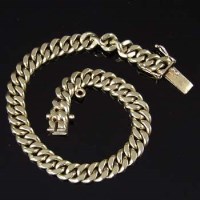 Lot 304 - 15ct gold flat curb bracelet chain, 32.4g