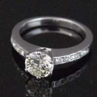 Lot 328 - 1.01ct diamond ring