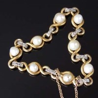 Lot 352 - French gold and pearl chain bracelet