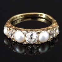Lot 353 - Diamond and pearl ring.