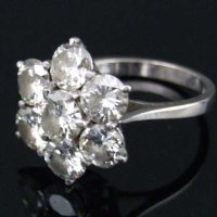 Lot 354 - Seven stone diamond cluster ring