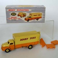 Lot 501 - Boxed dinky Bedford jekta van 930.