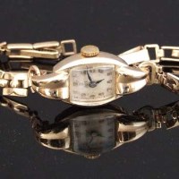 Lot 320 - Lady's Tudor 9ct gold wrist watch, case Chester