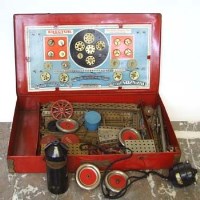 Lot 353 - Meccano Erector cased set